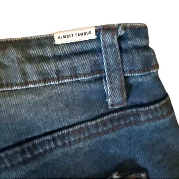 Almost Famous Distressed Wide Leg Jeans Size 7 - Picture 11 of 11